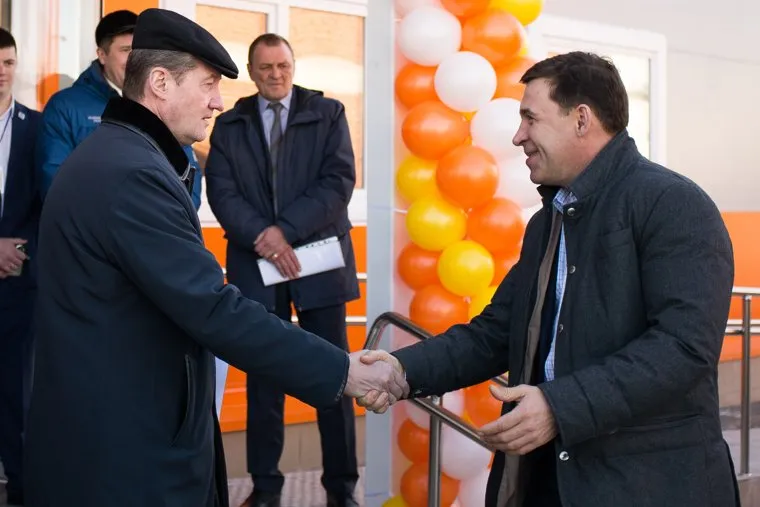 Торжественное открытие новой ледовой арены. Свердловская область, Реж, рукопожатие, козицын андрей, куйвашев евгений