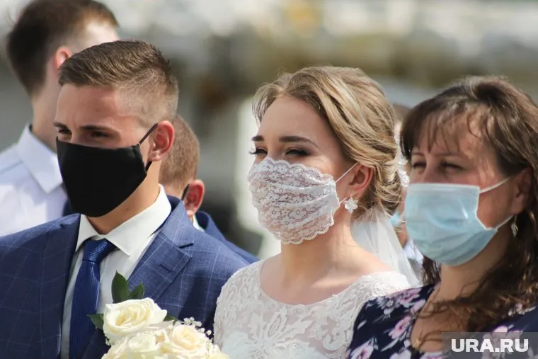 Жениться до 18 лет чаще предпочитают девушки, нежели несовершеннолетние парни