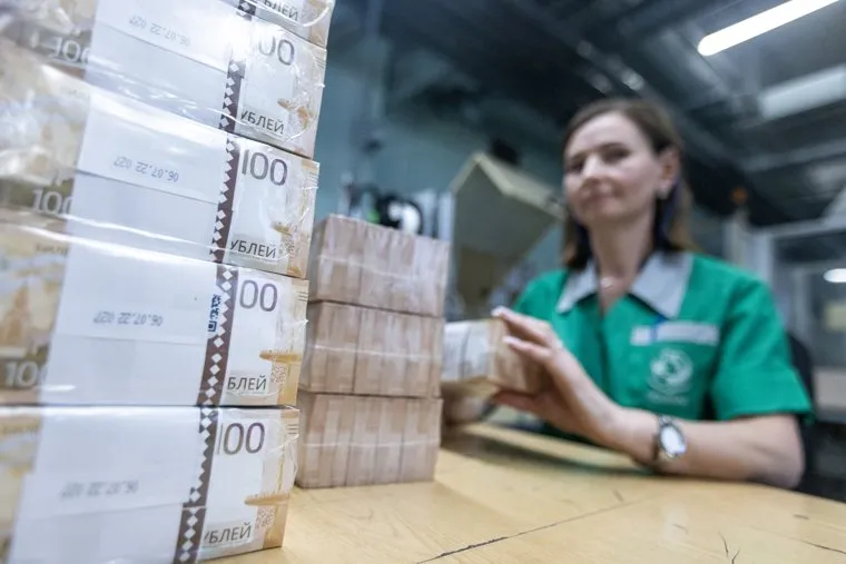 Печать сторублевой купюры на фабрике "Гознак" в Москве. Москва