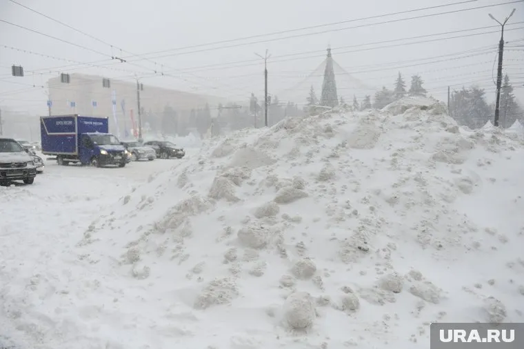 Власти Челябинска взыскивают с дорожников штрафы за снег