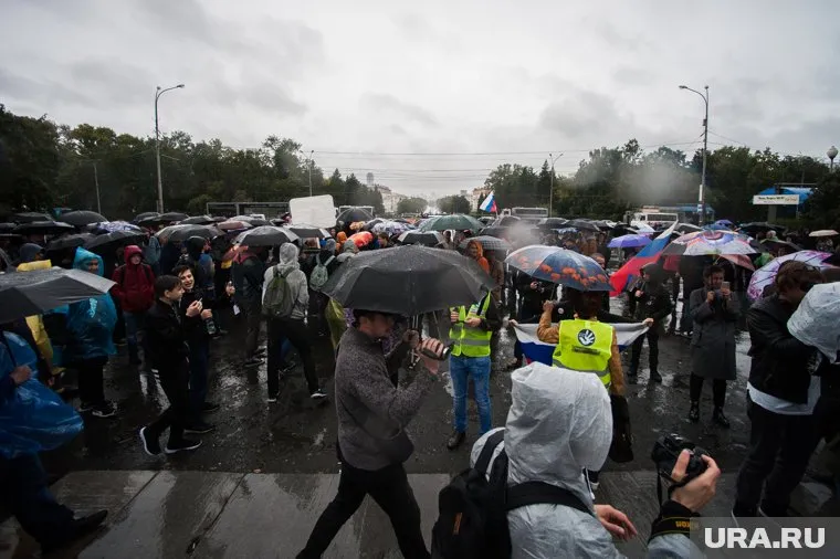 Активистки говорят, что тем, кто боится преследования, на митинге можно надеть маски