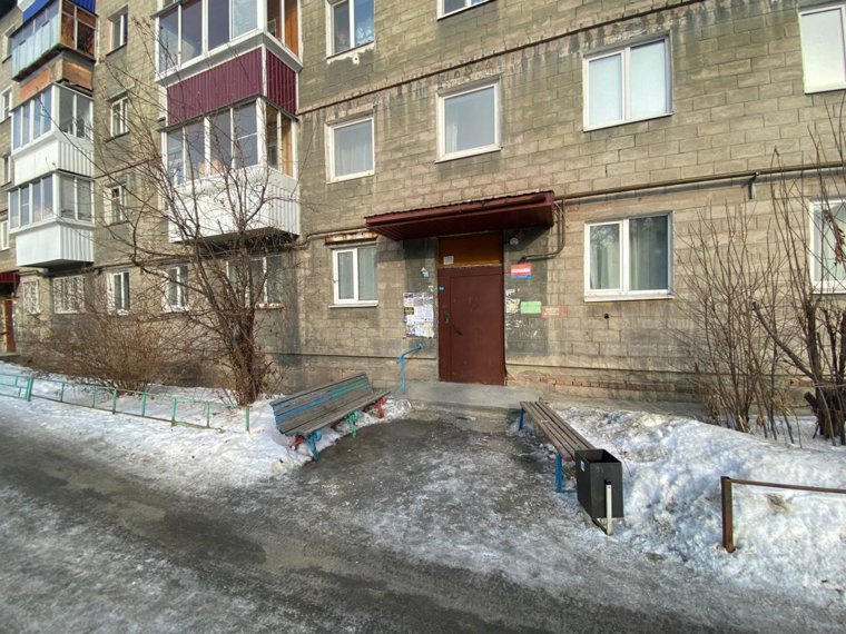 «Мы ревели»: жители дома в Нижнем Тагиле рассказали, как узнали о брошенном на скамейке грудничке