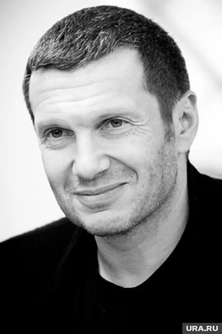 В лучах заходящего солнца пыль Челябинска даже романтична