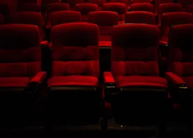 «Глаза стали болеть и слезиться»: посетительница кинотеатра в Абакане рассказали о последствиях сеанса