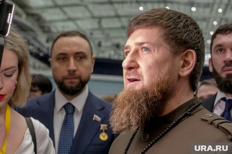 Кадыров поблагодарил главу Татарстана за вручение ордена представителю семьи Кадыровых
