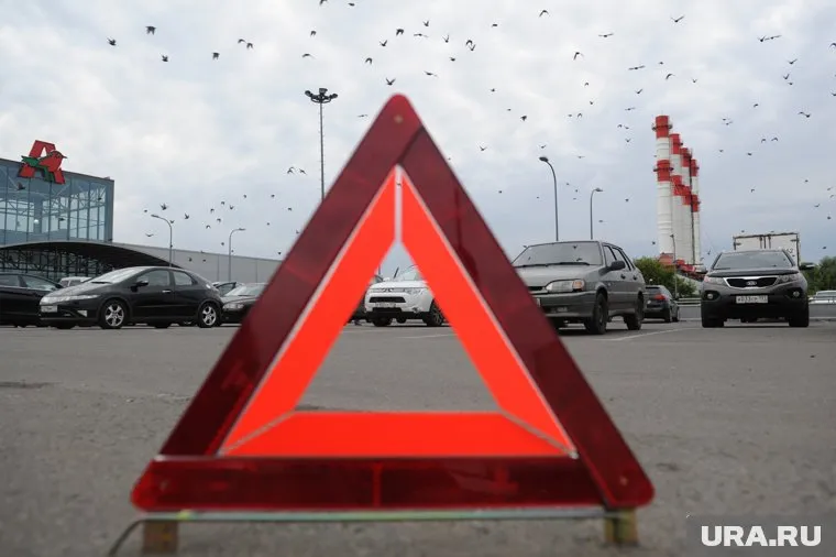 Предположительно, автобус столкнулся с грузовиком