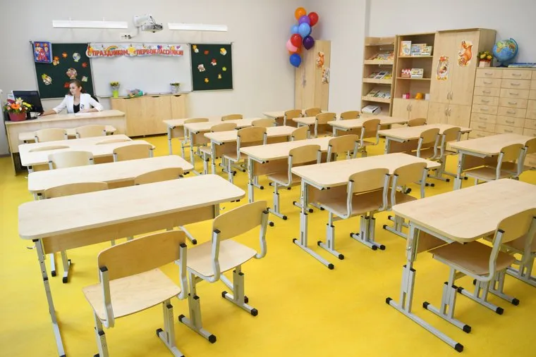 Евгений Куйвашев на торжественной линейке в Гимназии 1. Екатеринбург