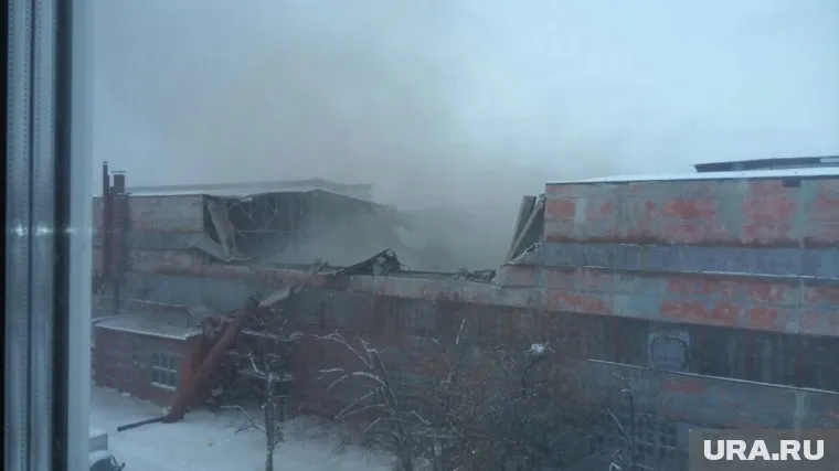 При обрушении цеха погибли четыре человека