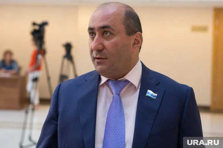 "Гелендваген", который может принадлежать Армену Карапетяну, теперь стоит на специализированной штрафстоянке ГИБДД