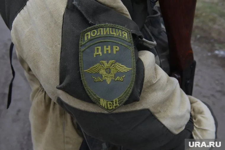 В ДНР сообщили об эвакуации 47 человек с блокированных в порту Мариуполя кораблей