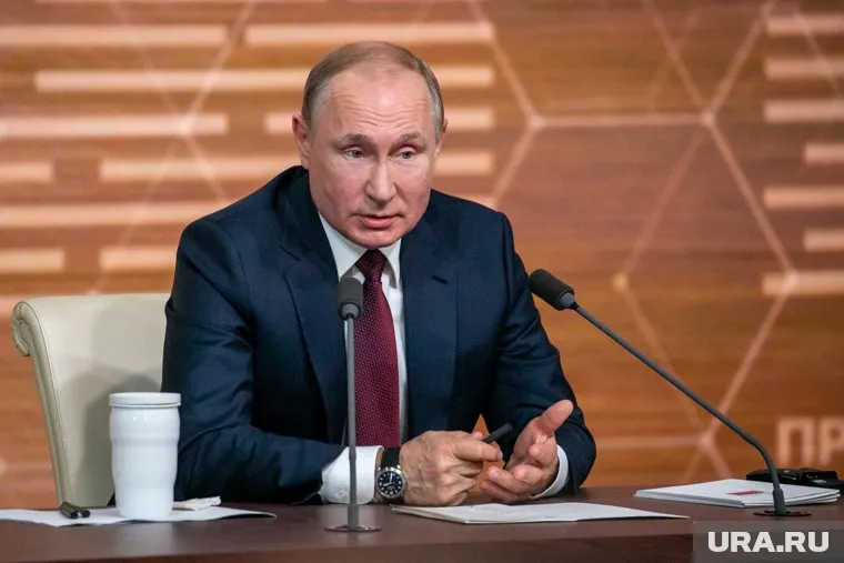 Владимир Путин считает, что власти должны быть в постоянном контакте с людьми