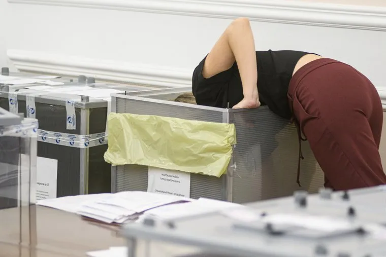 Подсчёт бюллетеней опроса по храму Святой Екатерины. Екатеринбург