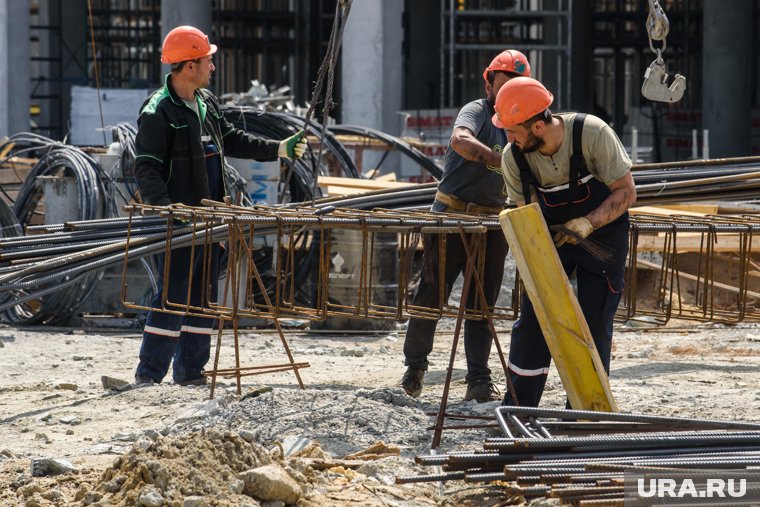 Курганские застройщики возят мигрантов из Челябинска и платят по 380 тысяч. Инсайд