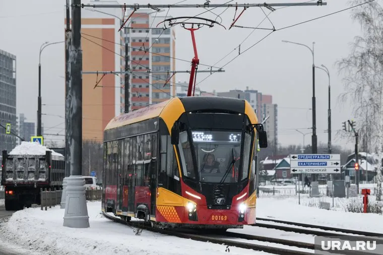 Коммунальный потоп произошел возле трамвайного кольца (архивное фото)