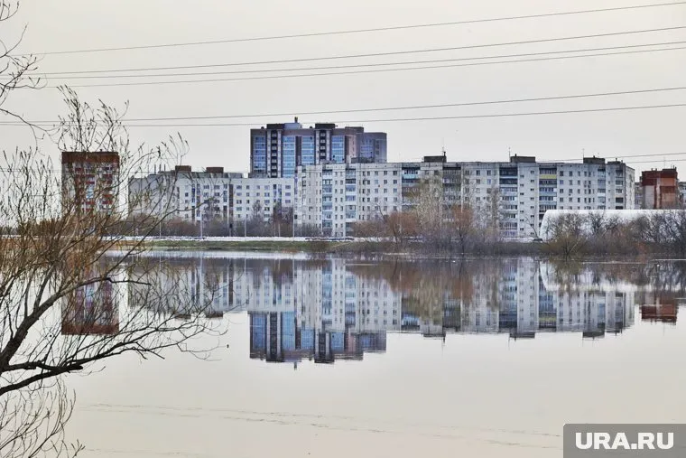 Вода застыла на отметке 1013 сантиметров, следует из карты