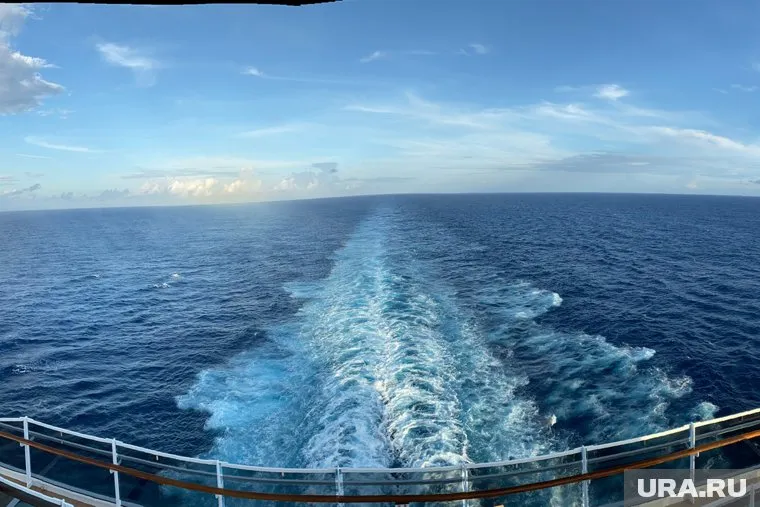 Всего на судне было около 130 человек