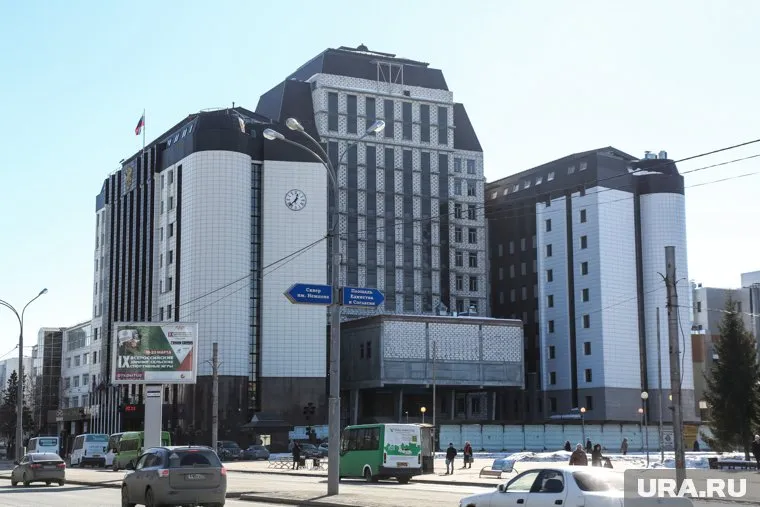 Здание начали строить в 2008 году, но из-за санкций не смогли закончить