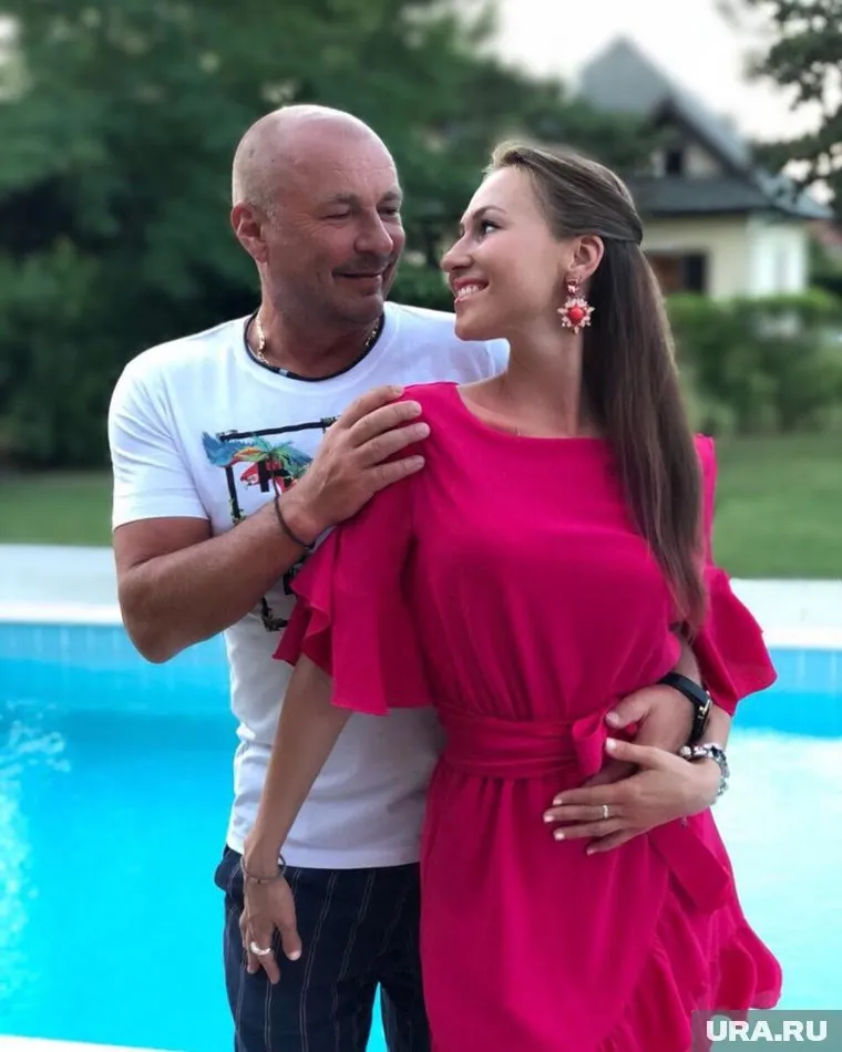 Новая супруга тренера моложе его на 23 года