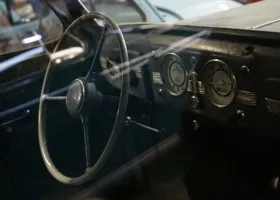 Житель Златоуста возит молодоженов на восстановленном «Запорожце» 1963 года
