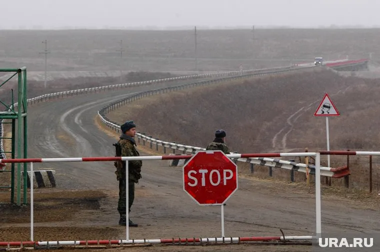 Мигранты к белорусско-польской границе прибывают из Москвы, заявил президент Литвы