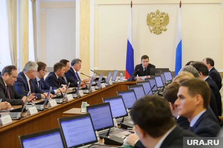 Кабинет министров Свердловской области соберется 12 мая