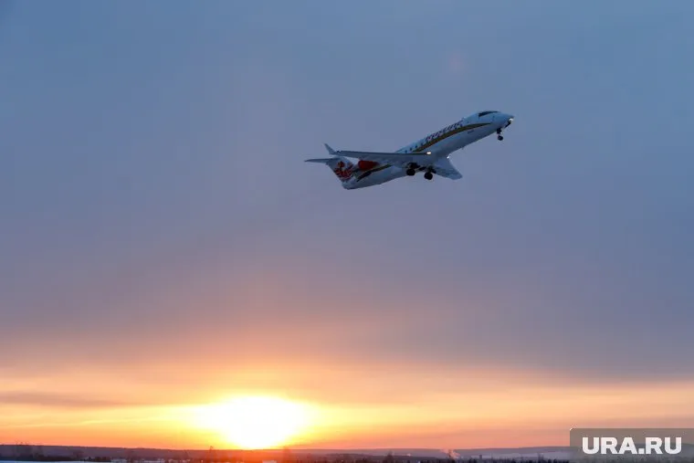 Самолет вернулся в аэропорт вылета из-за неисправности на борту