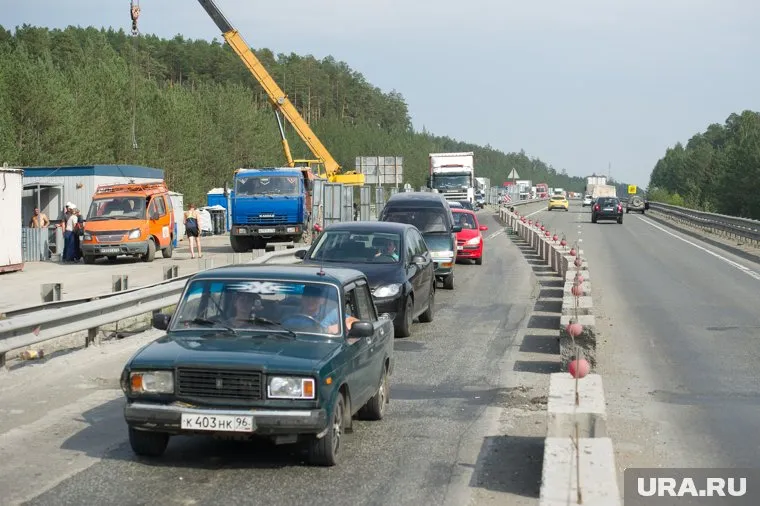 На подъезде к Екатеринбургу со стороны Сысерти образовалась гигантская пробка