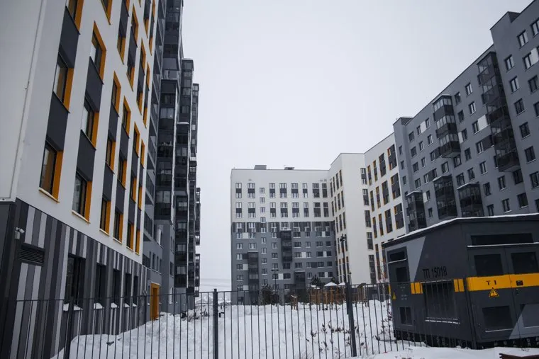 Дом № 15 на улице Чемпионов. Екатеринбург