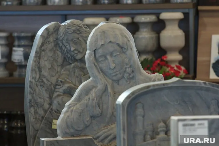 Врачи констатировали смерть жителя Тобольска, который хотел переночевать на кладбище