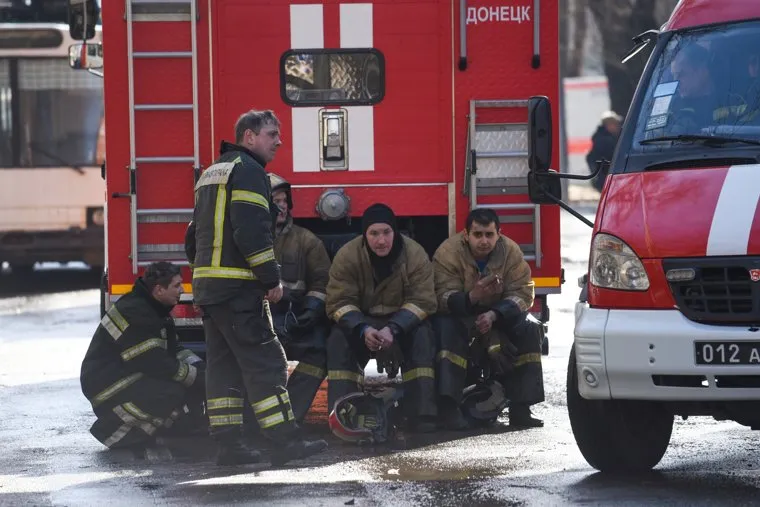 Последствия обстрела центра Донецка ракетой Точка-У/ выпущенной ВС Украины. Донецк, ДНР