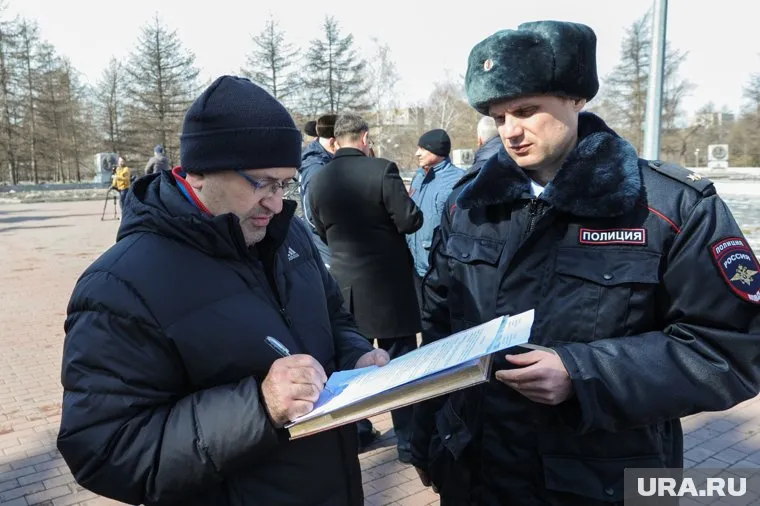 Пока на Алом поле пикетировали против отставки Олега Строгонова, в гордуме рассказывали о первом эффекте от оптимизации
