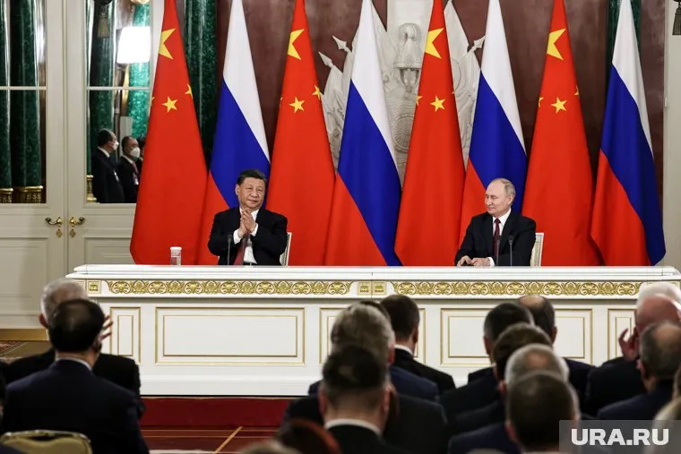 Союз Китая и России представляет опасность для Запада, отметил Энн Симмонс