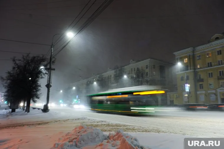 Челябинск и весь Южный Урал засыпает снегом