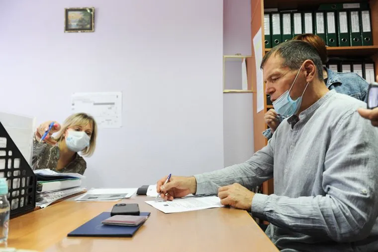 Андрей Барышев подал документы на выборы в Государственную думу в ТИК Металлургического района. Челябинск