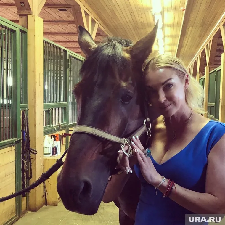 Балерина продолжает эпатировать публику