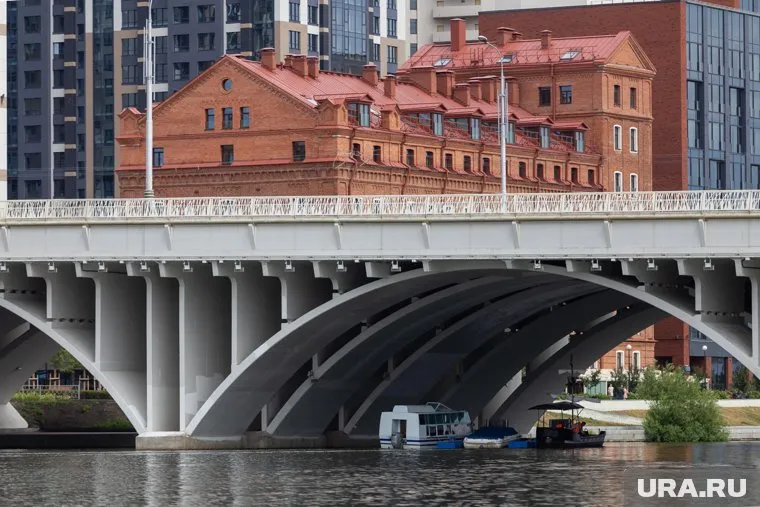 Мужчина утонул в реке Исеть возле Макаровского моста в Екатеринбурге