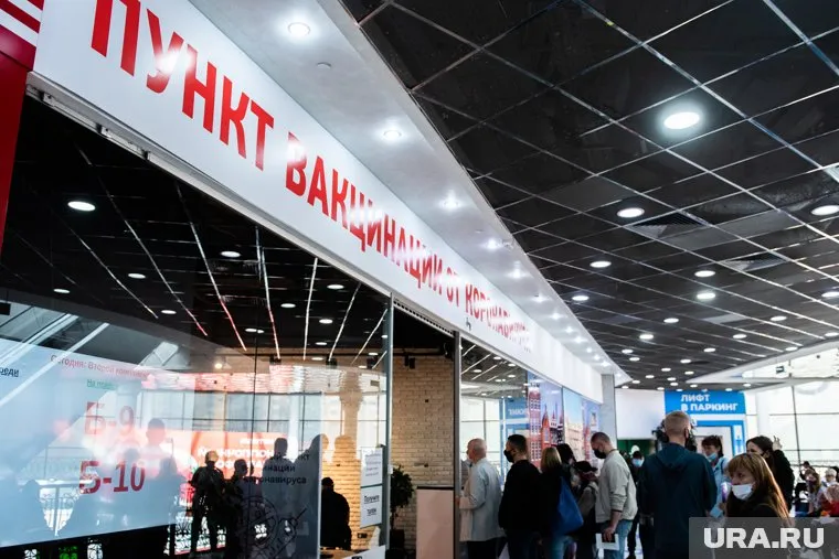 Одним из рассадников заразы екатеринбуржцы называют ТЦ и общественный транспорт