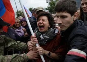Зачем защитникам Голунова сталкиваться с реконструкторами в Москве?