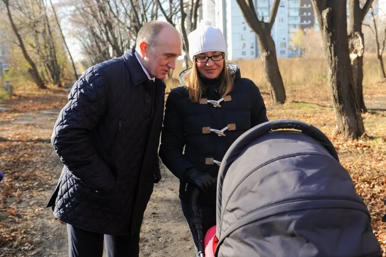 Поездка Бориса Дубровского в сквер Плодушка. Челябинск, дубровский борис, девушка с коляской