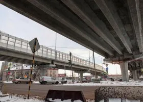 Мост на главной дорожной стройке Екатеринбурга перекроют почти на год