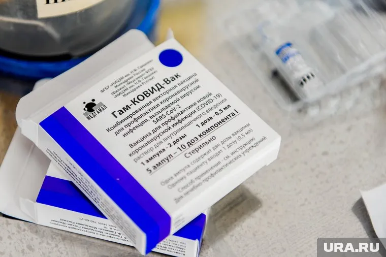 «Спутник V» могут адаптировать за несколько месяцев, сказал Александр Гинцбург