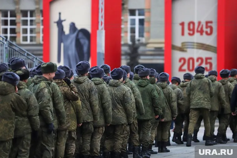 Военным и полицейским повысят оклады с октября
