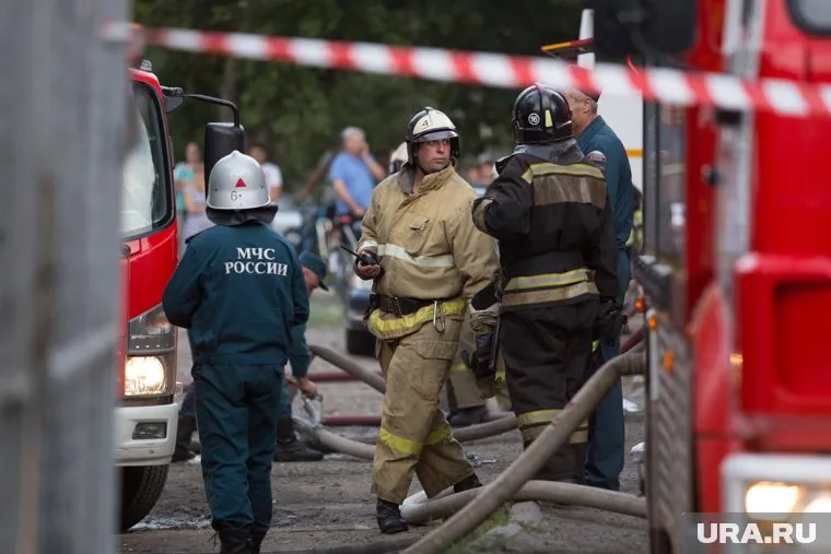 Пожарные эвакуировали 20 человек из пострадавшего дома