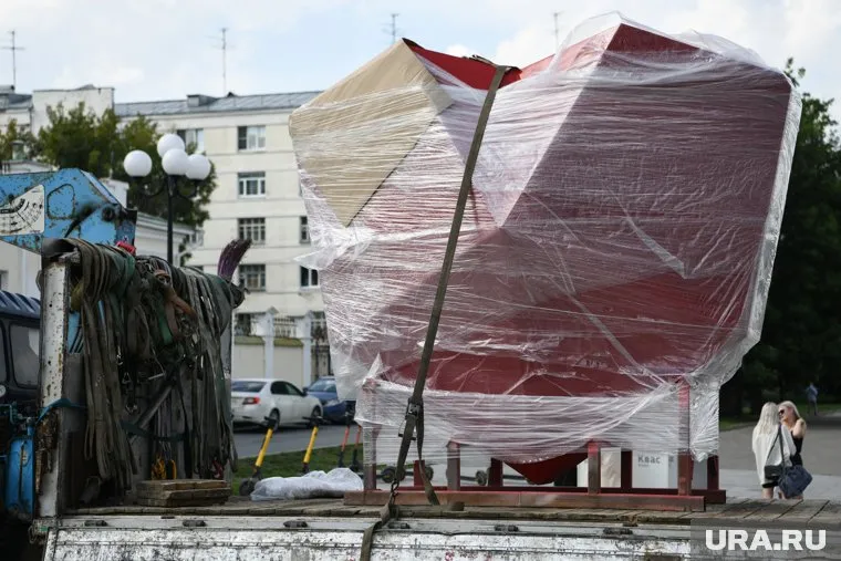 Огромное «Сердце» начали устанавливать днем 31 июля