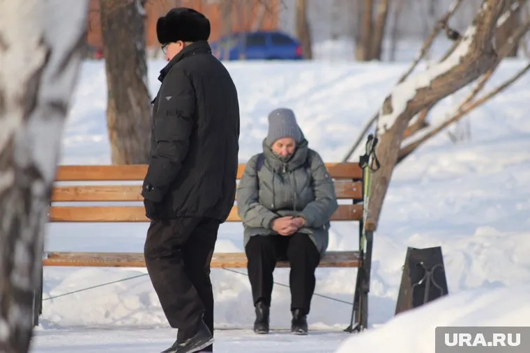 Россияне еженедельно жалуются на недоплаты пенсий, заявил депутат Валерий Гартунг
