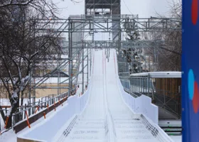 С ветерком и на «ватрушке»: где в Тюмени покататься с горок