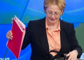 На стол Скворцовой легла папка, которая решит судьбу уральского вуза