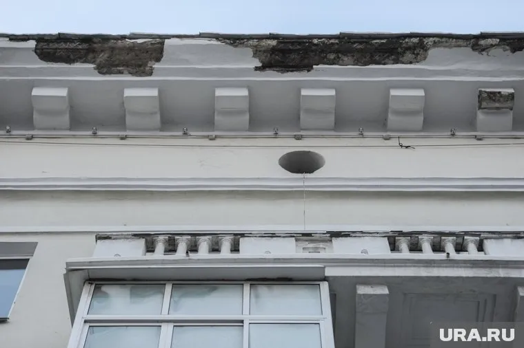 Из-за обрушения части фасада пострадали трое прохожих (архивное фото)