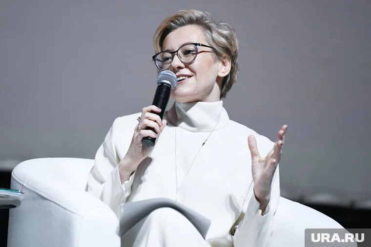 Алиса Прудникова будет совмещать две должности — комиссара Уральской биеннале и программного директора «ГЭС-2»