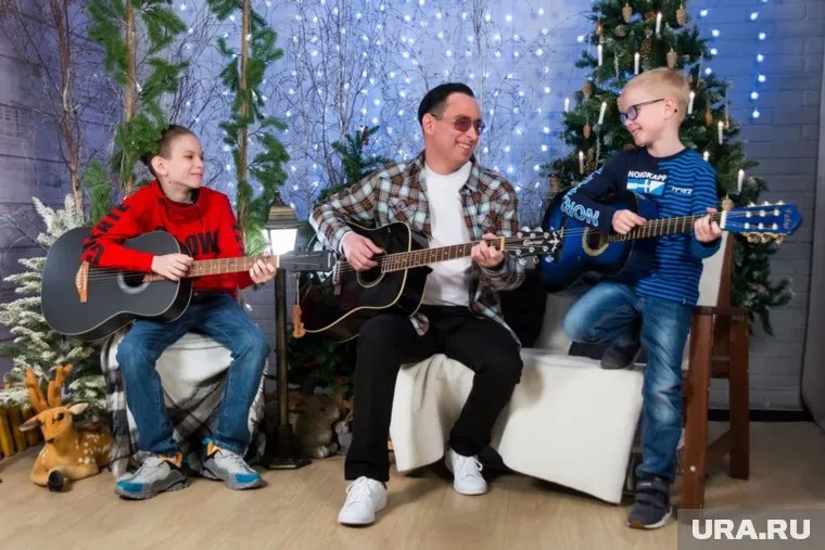 У Василия Козмана абсолютно отсутствует зрение, у глаз нет даже светочувствительности